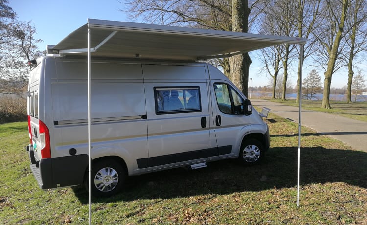 Lela | Peugeot Boxer 2 persoons camperbus