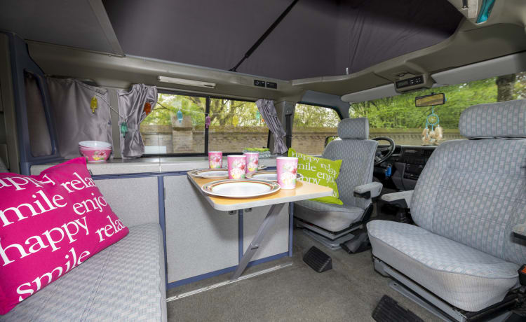 Happy - VW T4 California confortable et robuste avec toit de couchage