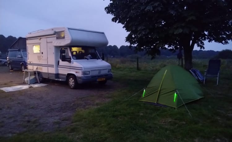 Ouwe Beer – Gezellige compacte camper.