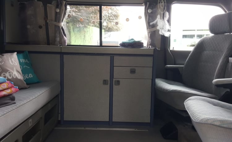 Été -VW T4 California avec toit de couchage fixe