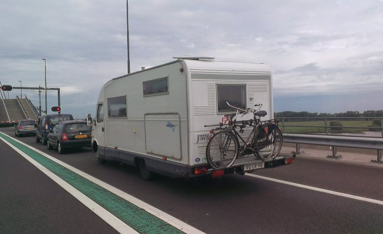 Freedom – Unieke camper met originele indeling - Mobilvetta Euroyacht 175.