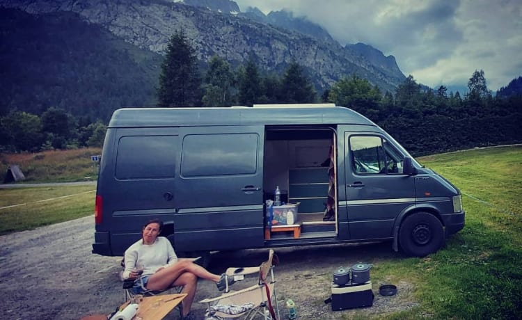 't buske! – Practical multifunctional motorhome for 2 people