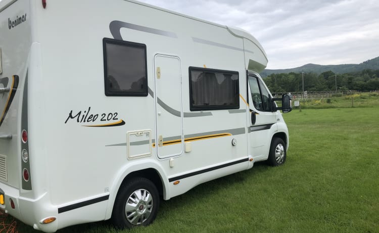 Beni – Drive and enjoy, in our comfy and compact motorhome.