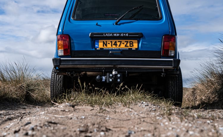 Pjotr – Lada Niva 4x4 met daktent