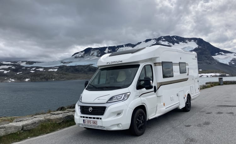 Florium – Camping-car de luxe pour 2 personnes (2020) du segment de la classe Fleurette !