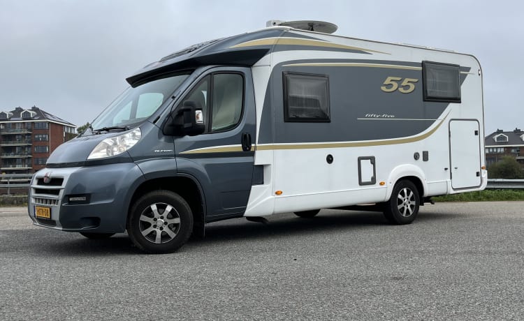 Joep – Luxe Bürstner camper > KINGSIZE BED  (TV-AIRCO-VRIJE KM)