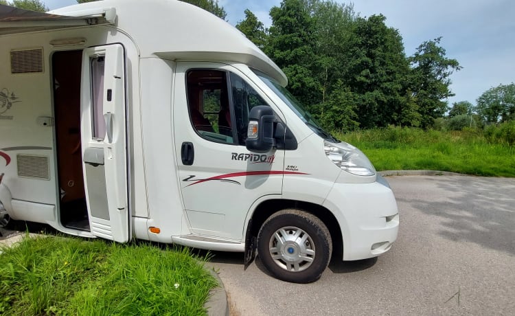 Gezellige en betrouwbare  camper – Nice, spacious and reliable camper