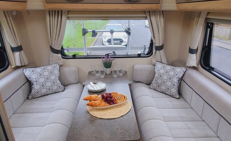 Luxurious 6 berth motorhome