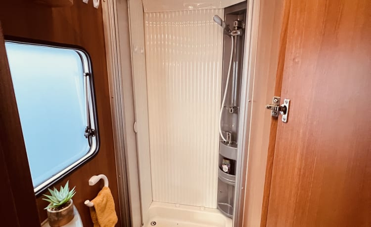 Making Memories! – Cosy entièrement meublé Hymer Carado 4 personnes / moto Euro 5