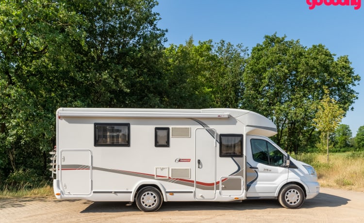 Challenger! – Camping-car spacieux, moderne et luxueux avec 4 couchages fixes - Garage XL