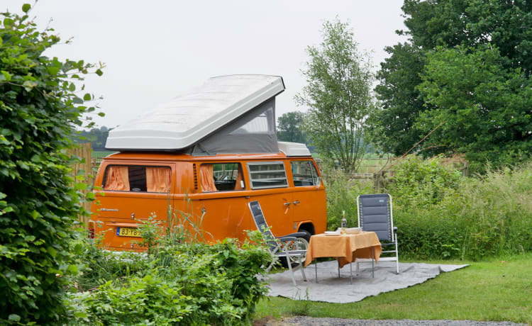 Lady Orange – Volkswagen Camperbus von 1974 (4 Personen)