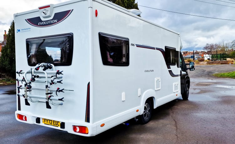 Riley – BRANDNEUES luxuriöses Elddis Evolution 196 Wohnmobil mit 6 Schlafplätzen