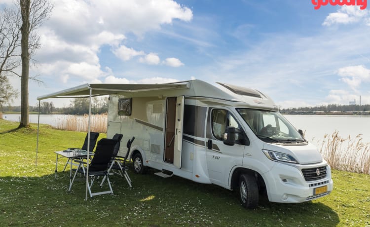 Camper Diem Familia – 4p Carado semi-integrated uit 2016