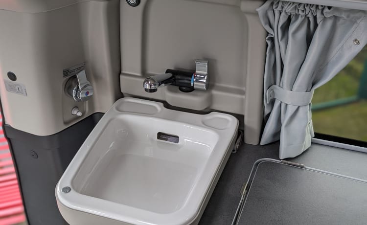 NUGGY POP TOP PLUS – 4p Ford campervan from 2023