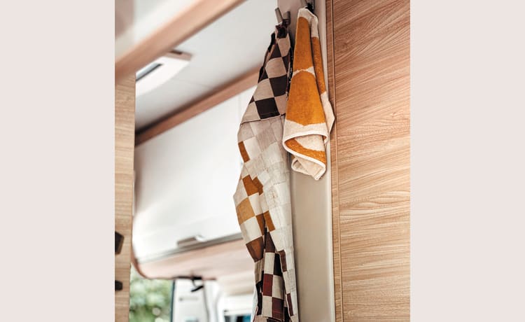 CLAY & GRACE - home away from home – 2-person Knaus bus camper from 2019 - with special design