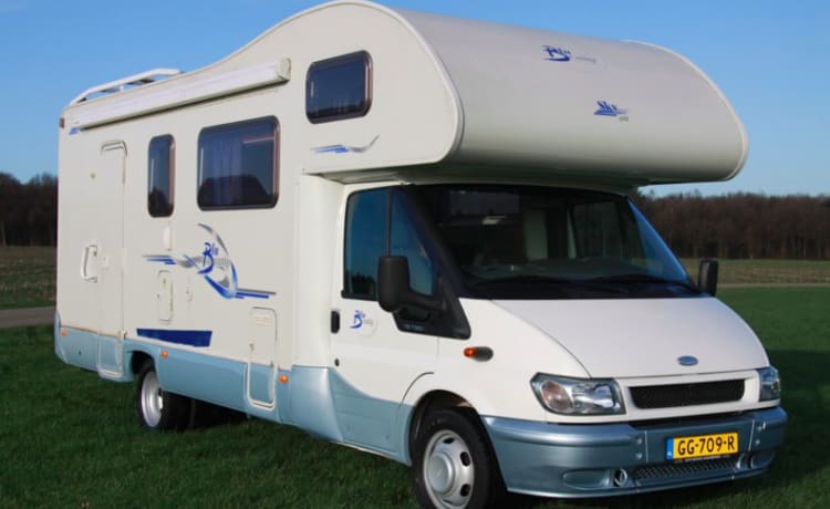 Blucamp Sky 400 - Cozy family camper with 7 places to sleep!