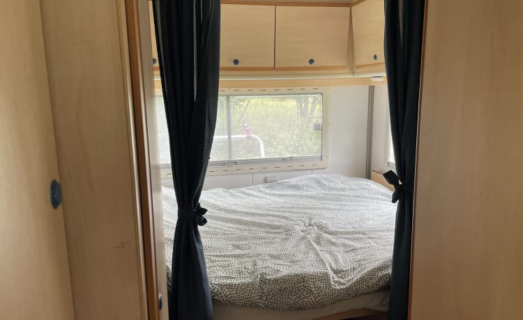 Brembus – Fijne, grote en complete familie (6 persoons) alkoof camper