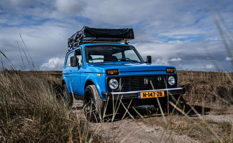 Pjotr – Lada Niva 4x4 con tenda da tetto