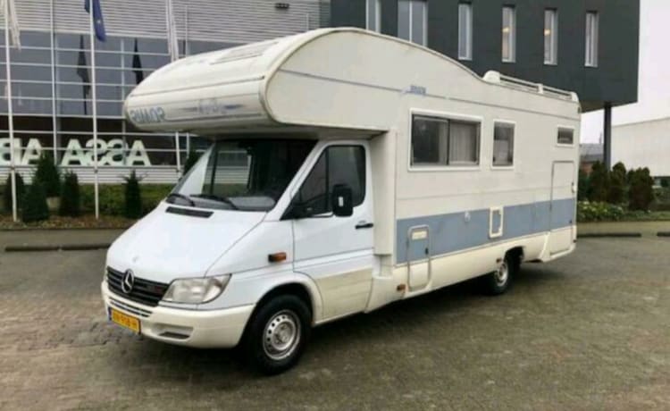 Bellissimo camper di lusso per famiglie