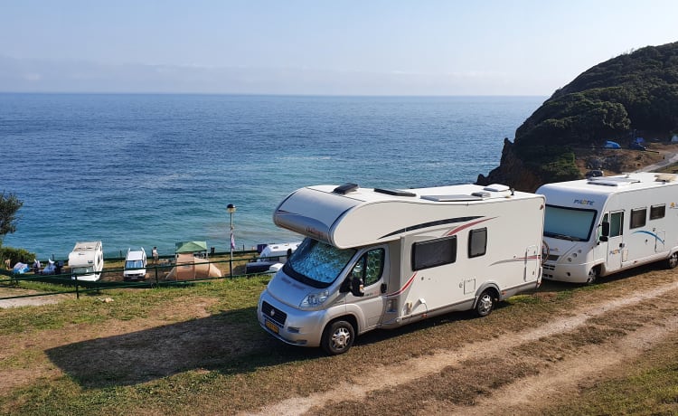 Lucky – Spacious and complete camper (7p-2012-euro5)