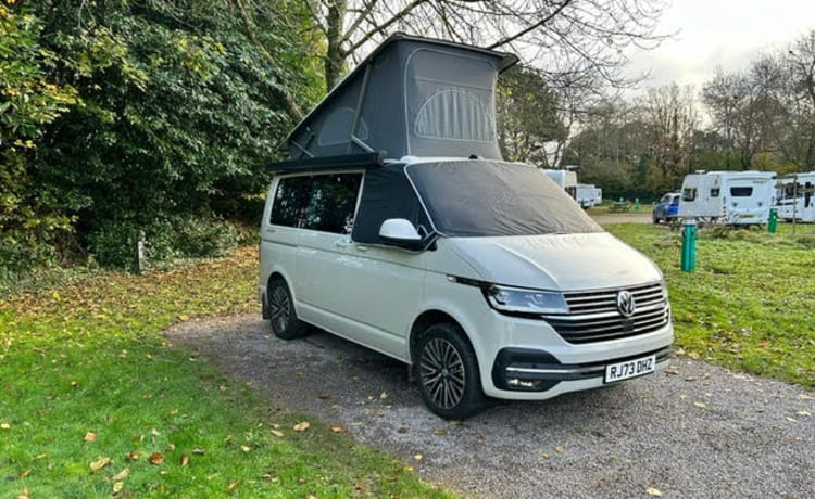 Bernie – 4-persoons Volkswagen campervan uit 2023