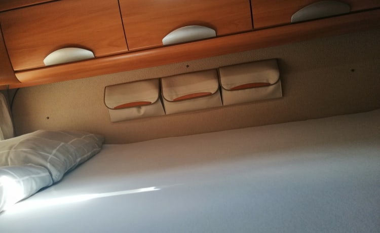 Ons gezellige huisje op wielen  – 3p Hymer semi-integrated uit 2008