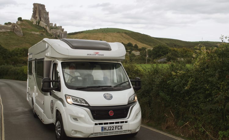 AutoRoller 747 – Folgen Sie Frank Campers – Luxus-Wohnmobil mit 6 Schlafplätzen