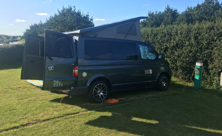 Ginny  – VW T5 2.5 Transporter hefdak voor campers