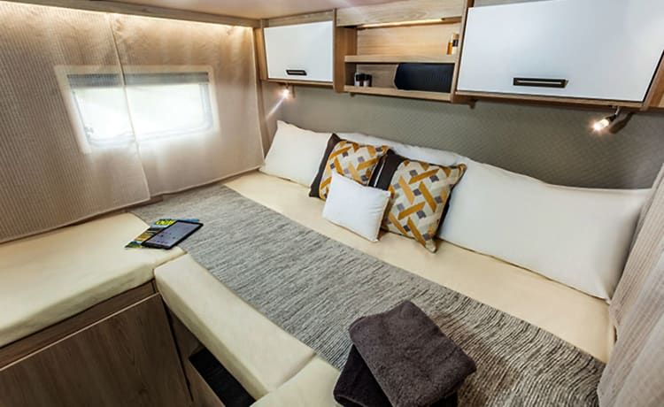 Bruce – Autotrail eerbetoon F70. 2021 luxe camper met 4 slaapplaatsen. Bekend als '' Bruce ''.