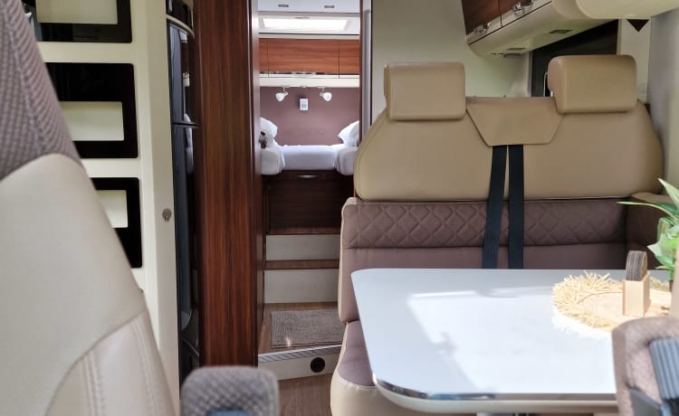 5p Adria Matrix 670SL semi-intégré de 2017