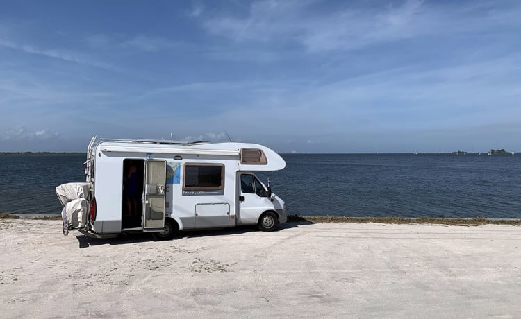 nooitverwacht – beau knaus 6,05 m avec four panneau solaire 2,8 jtd et porte scooter