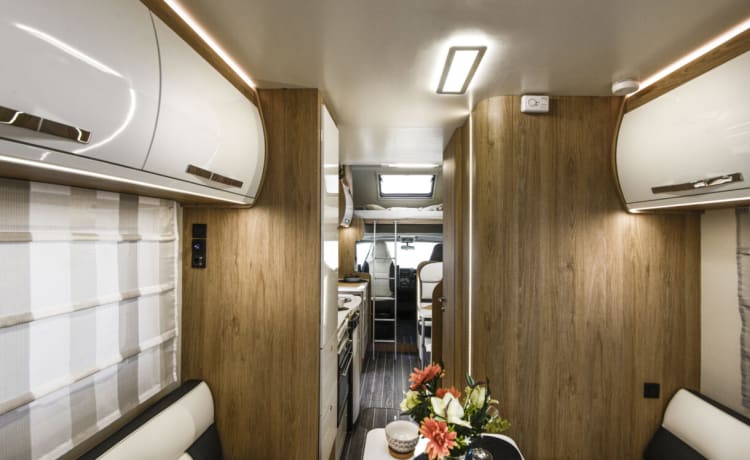 Best Social Space Motorhome, Auto Roller 746