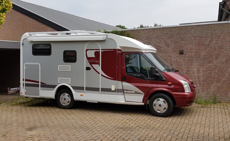 Compacte Dethleffs 2 persoons camper