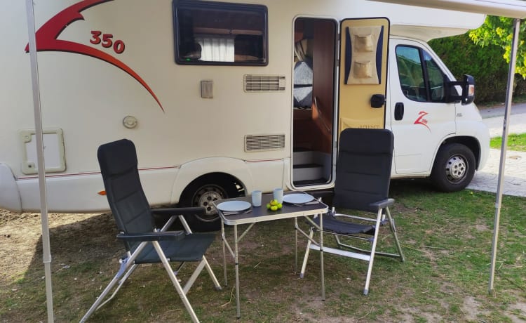 Camper familiare con 6 posti letto