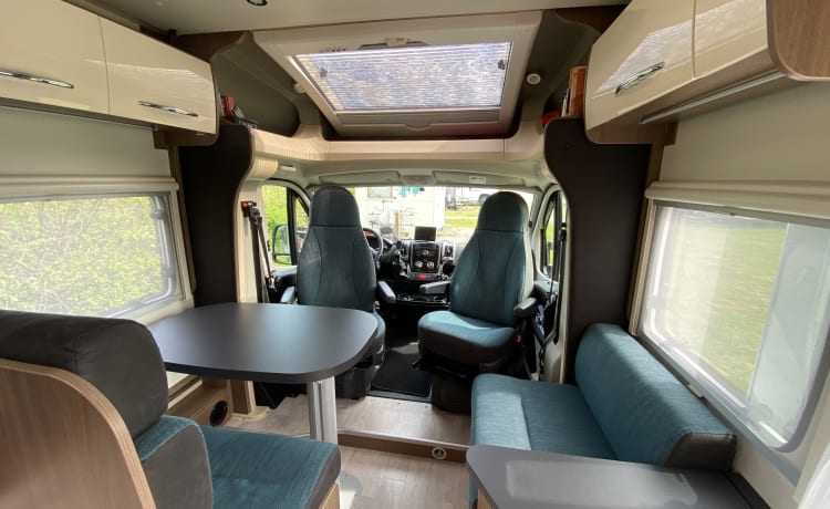 Luxuriöser Doppelcamper Chausson – 2014 – Vollständig möbliert – Queensize-Bett