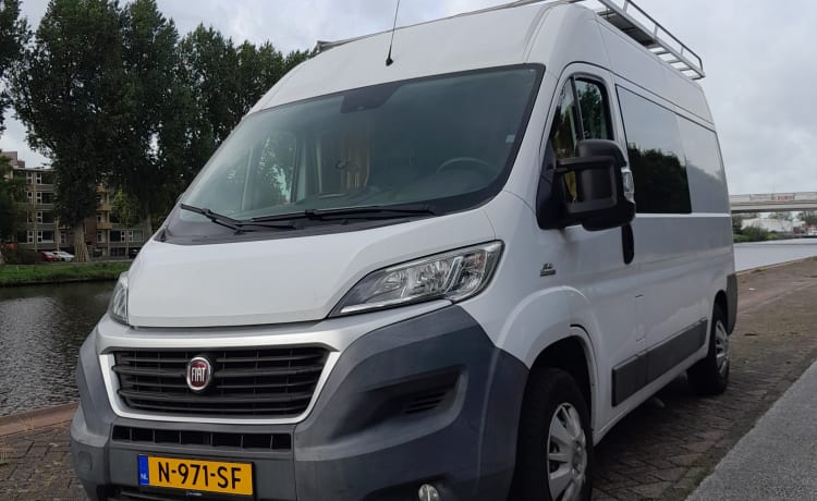 2-4  pers. Fiat Ducato buscamper uit 2014