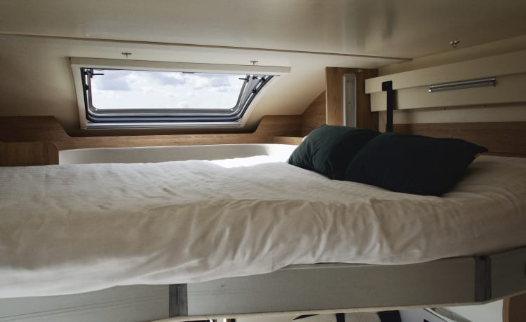 AutoRoller 747 – Volg Frank Campers - Luxe camper met 6 slaapplaatsen