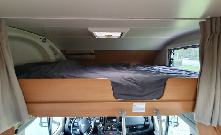 Lucky – Spacious and complete camper (7p-2012-euro5)