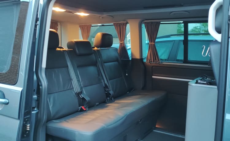 Happy Camper – Luxus 4/5p Bus Camper Volkswagen Multivan von 2008