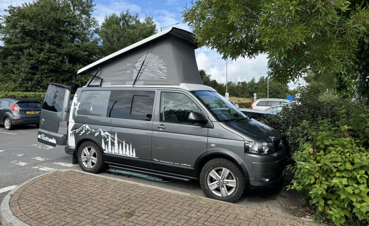 Mavis – Mooie omgebouwde VW T5.1 Transporter 4 persoons