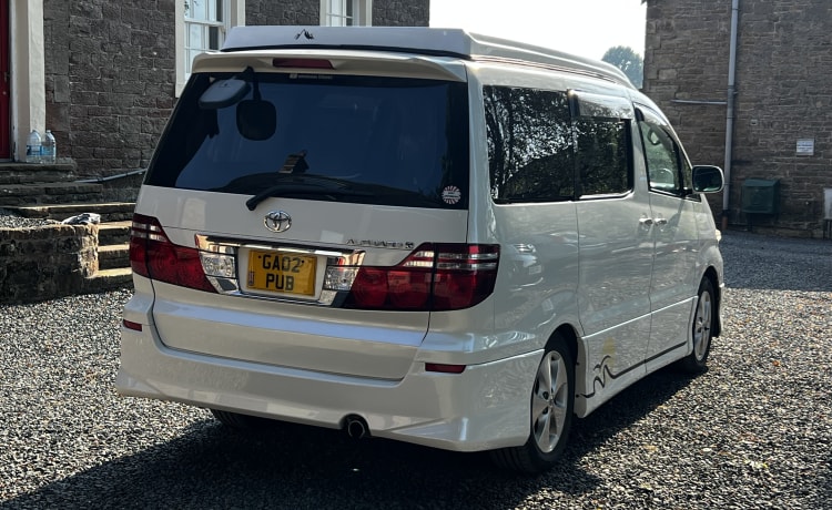 The Borderless Reiver – 3 (+ 1 small child) berth Toyota campervan from 2007