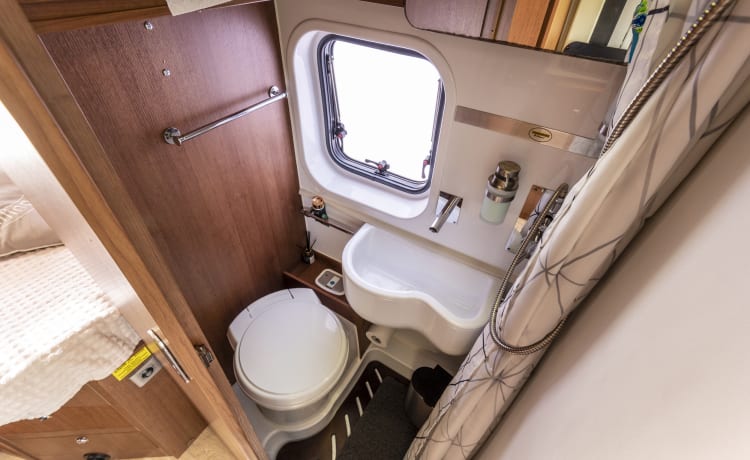 Luxusbus Camper Automatik mit französischem Bett