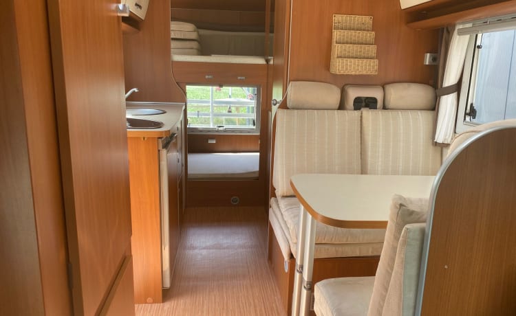 6-8 p Fiat alcove spacious family camper