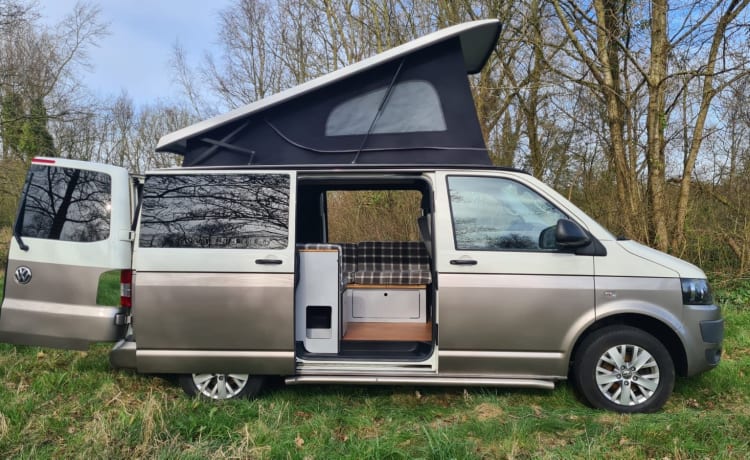 Volkswagen Offgrid camper met buitenkeuken