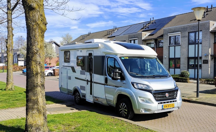 Vakantiemaatje – Adria Compact Plus SL automaat camper half geïntegreerd 2 persoons uit 2019