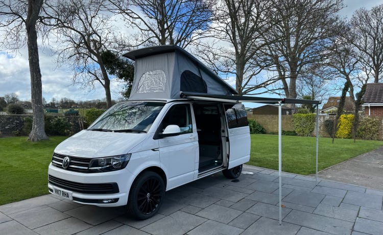 Colin – 4 berth Volkswagen campervan from 2017