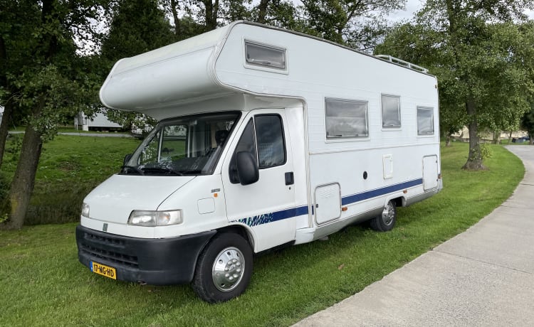 Brembus – Fijne, grote en complete familie (6 persoons) alkoof camper