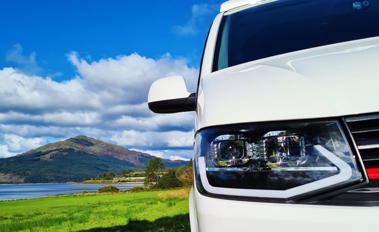 Wallace – VW T6 Camper mit 4 Schlafplätzen in Derbyshire