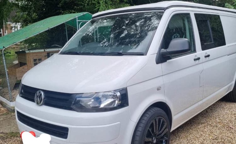 Guinevere – T5.1 Conversione nuova di zecca - autobus Volkswagen a 4 cuccette del 2011