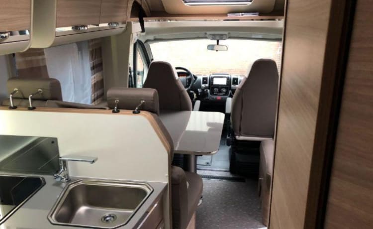 ADRIA Matrix SBC 670 - 50 jaar Silver Collection – "My camper is my castle" READY TO GO EVERYWHERE YOU NEED TO GO